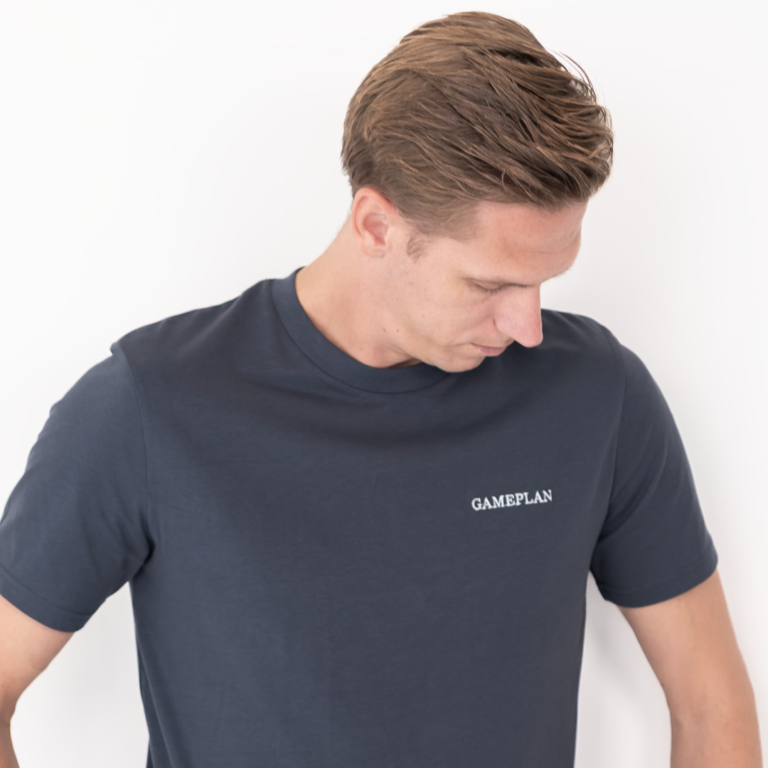 "The Essentials" T-shirt – Classic Fit