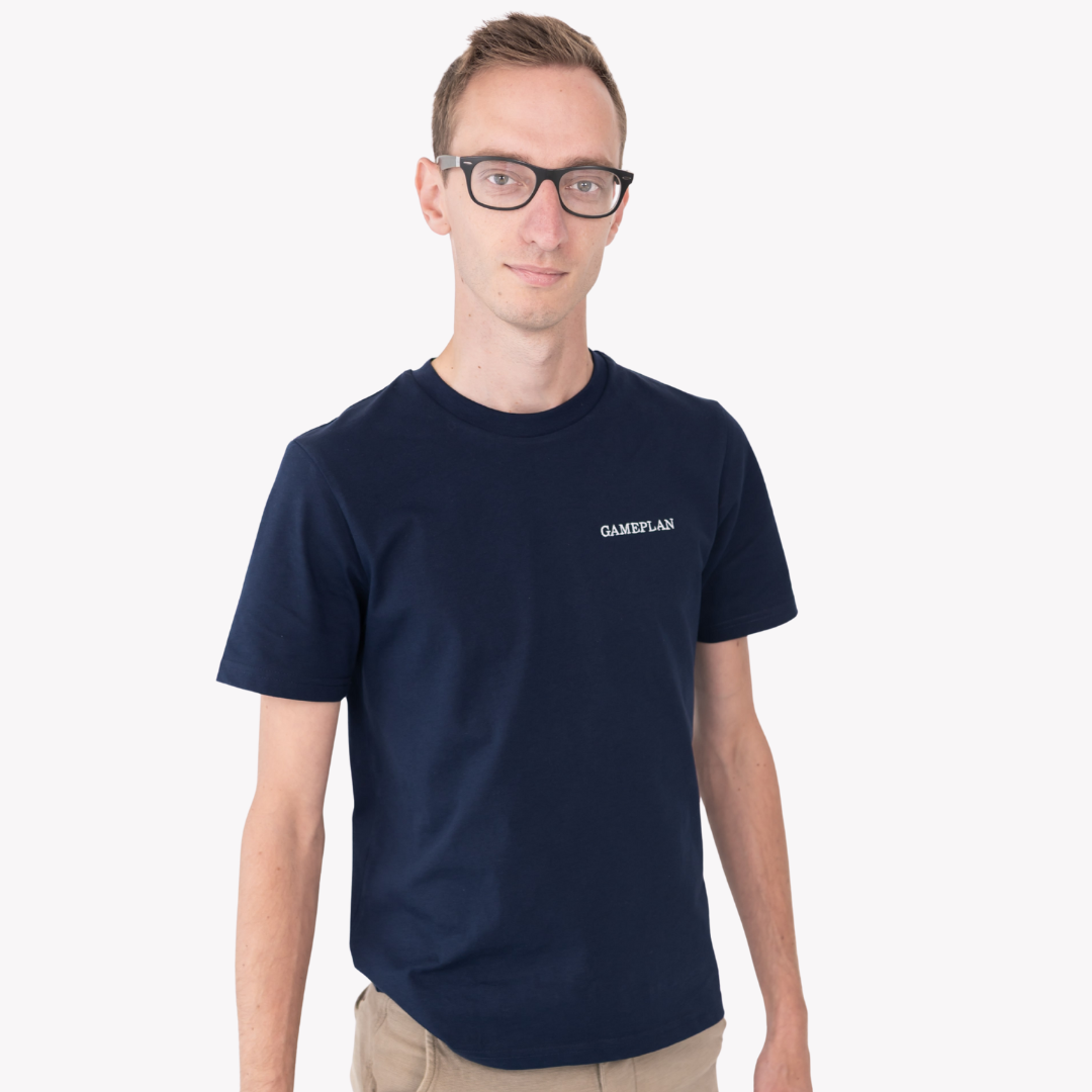 "The Essentials" T-shirt – Classic Fit